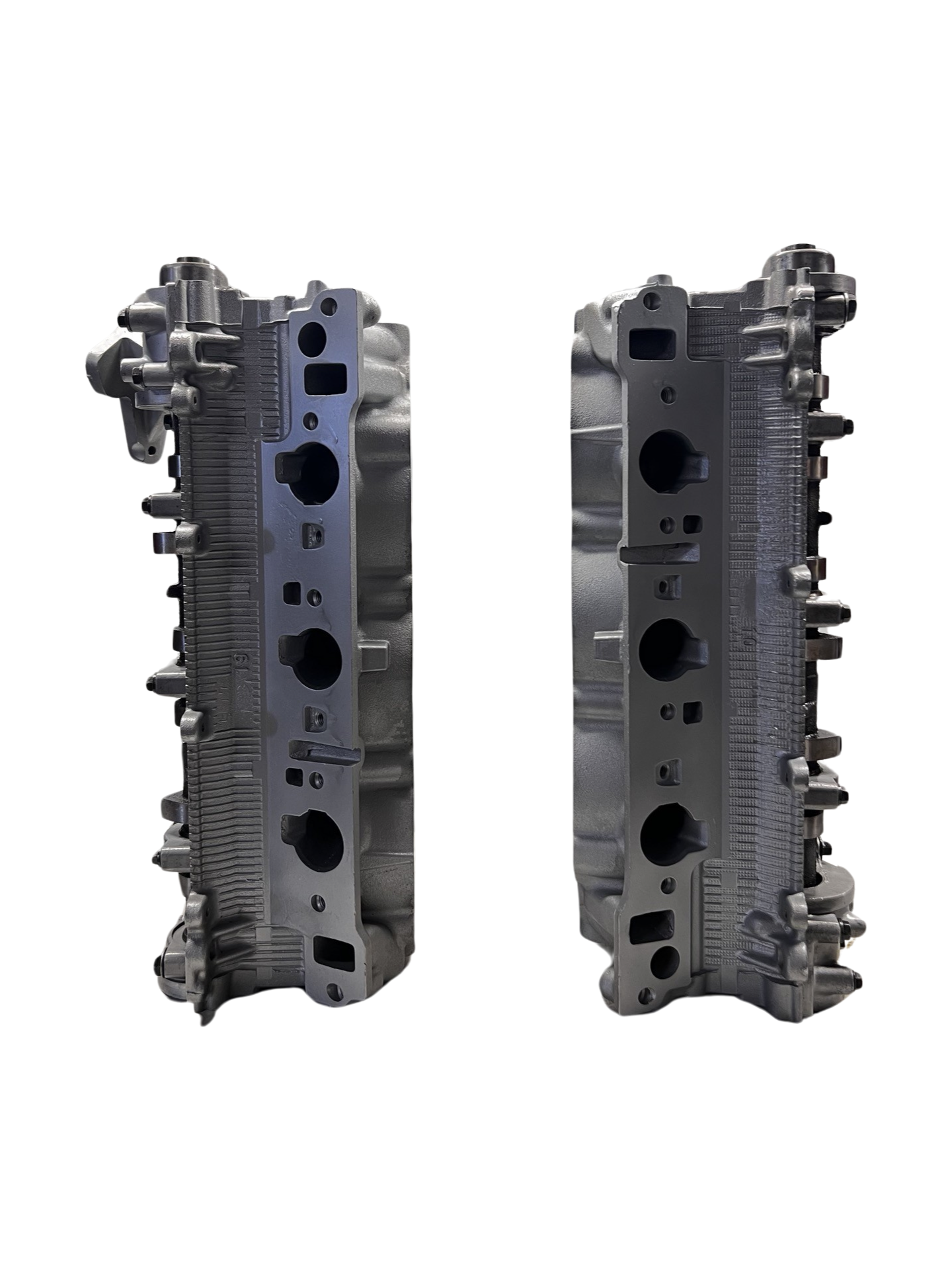 Intake side of the cylinder heads Toyota 3.0L 3VZ SOHC